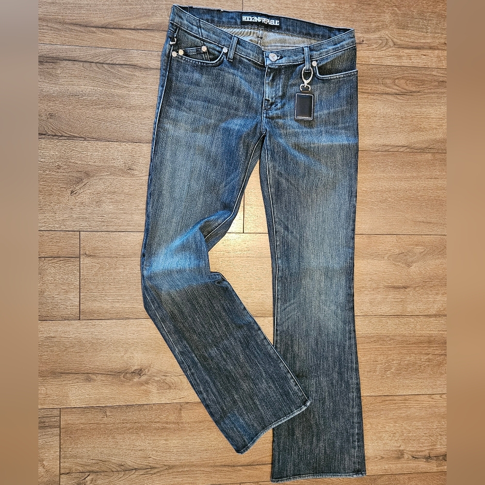 NWT'S- ROCK & REPUBLIC - Embroidered Pocket Flare Boot Cut Jeans - Size 31